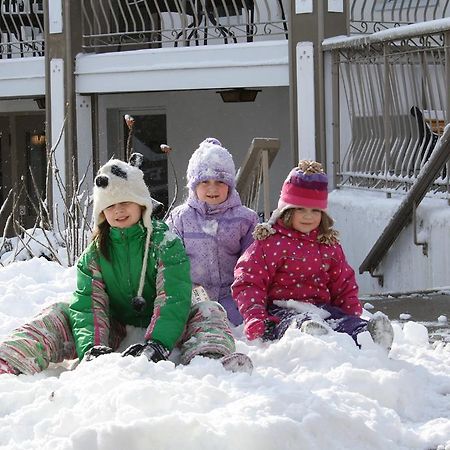 Fern Resort Orillia Esterno foto