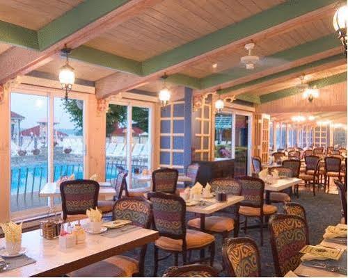 Fern Resort Orillia Esterno foto