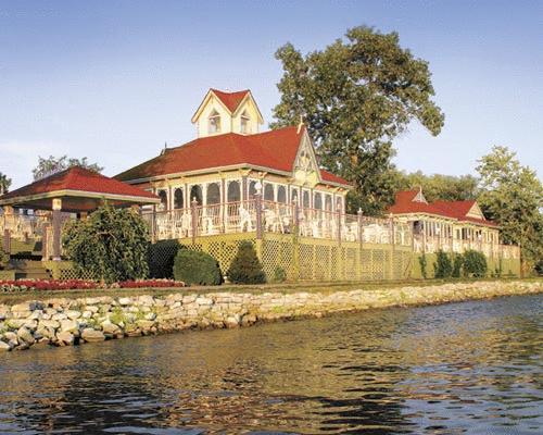 Fern Resort Orillia Esterno foto