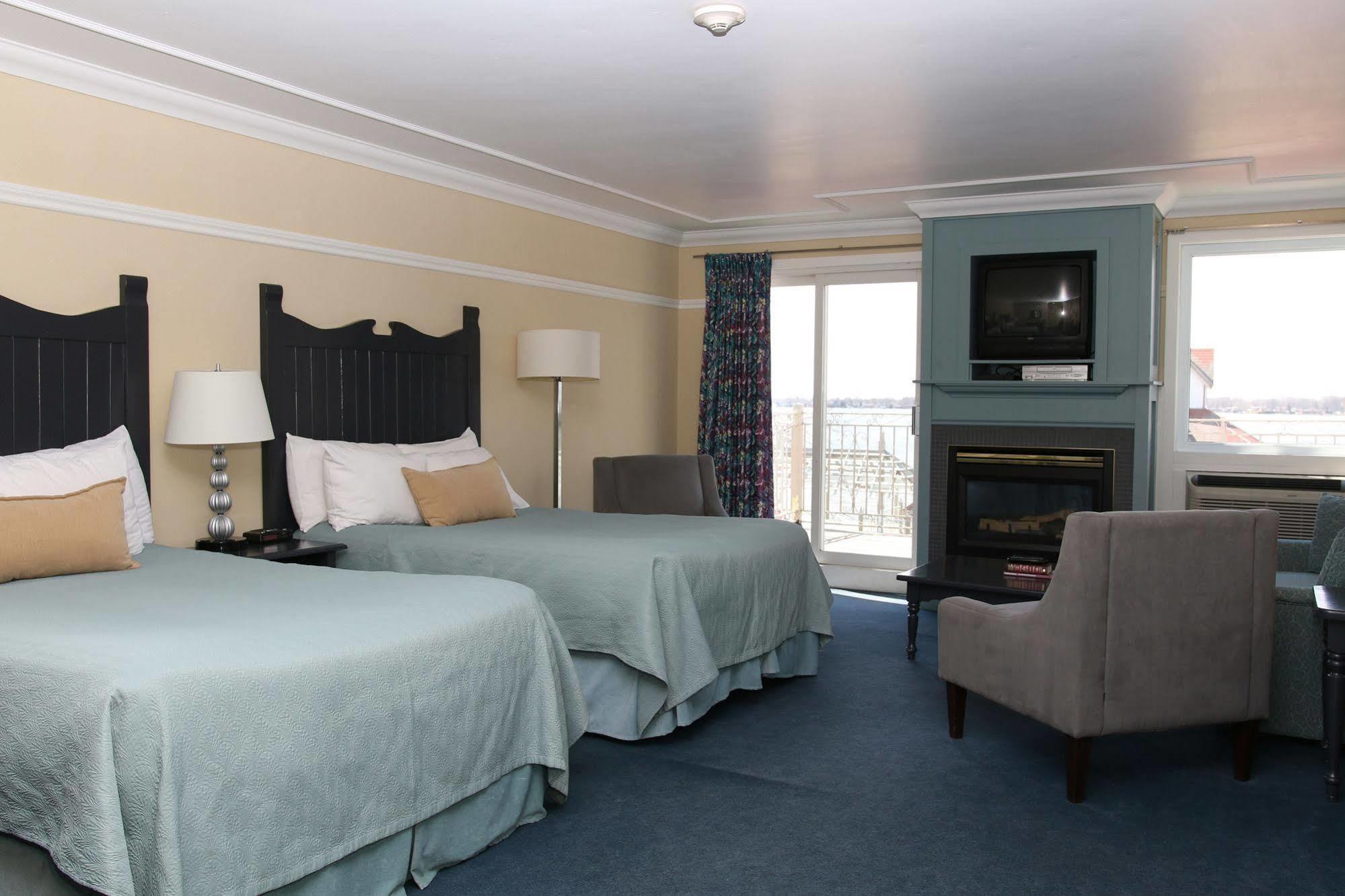 Fern Resort Orillia Esterno foto