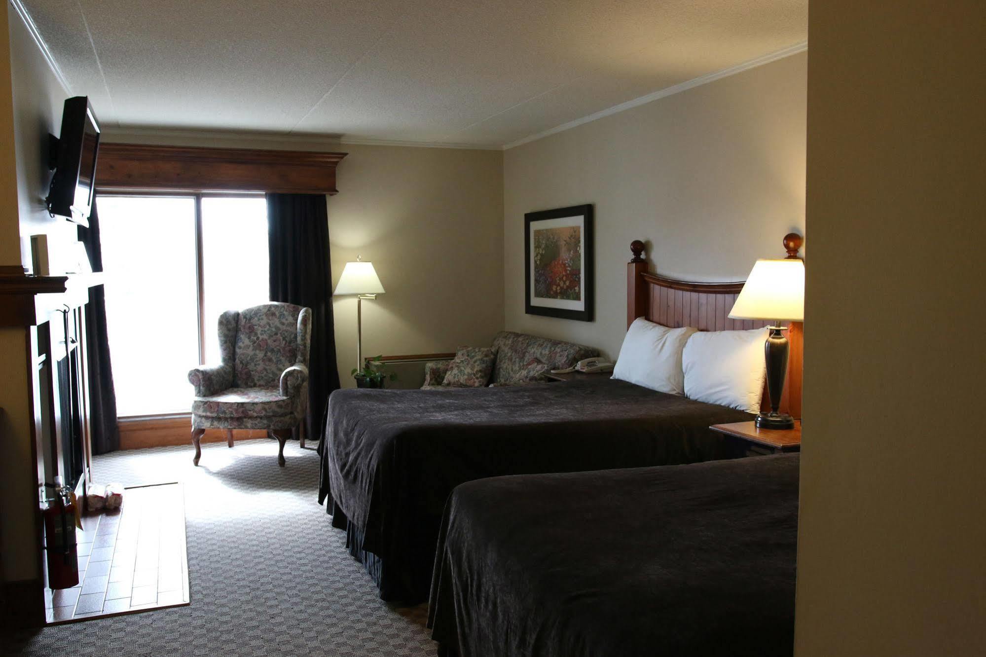 Fern Resort Orillia Esterno foto