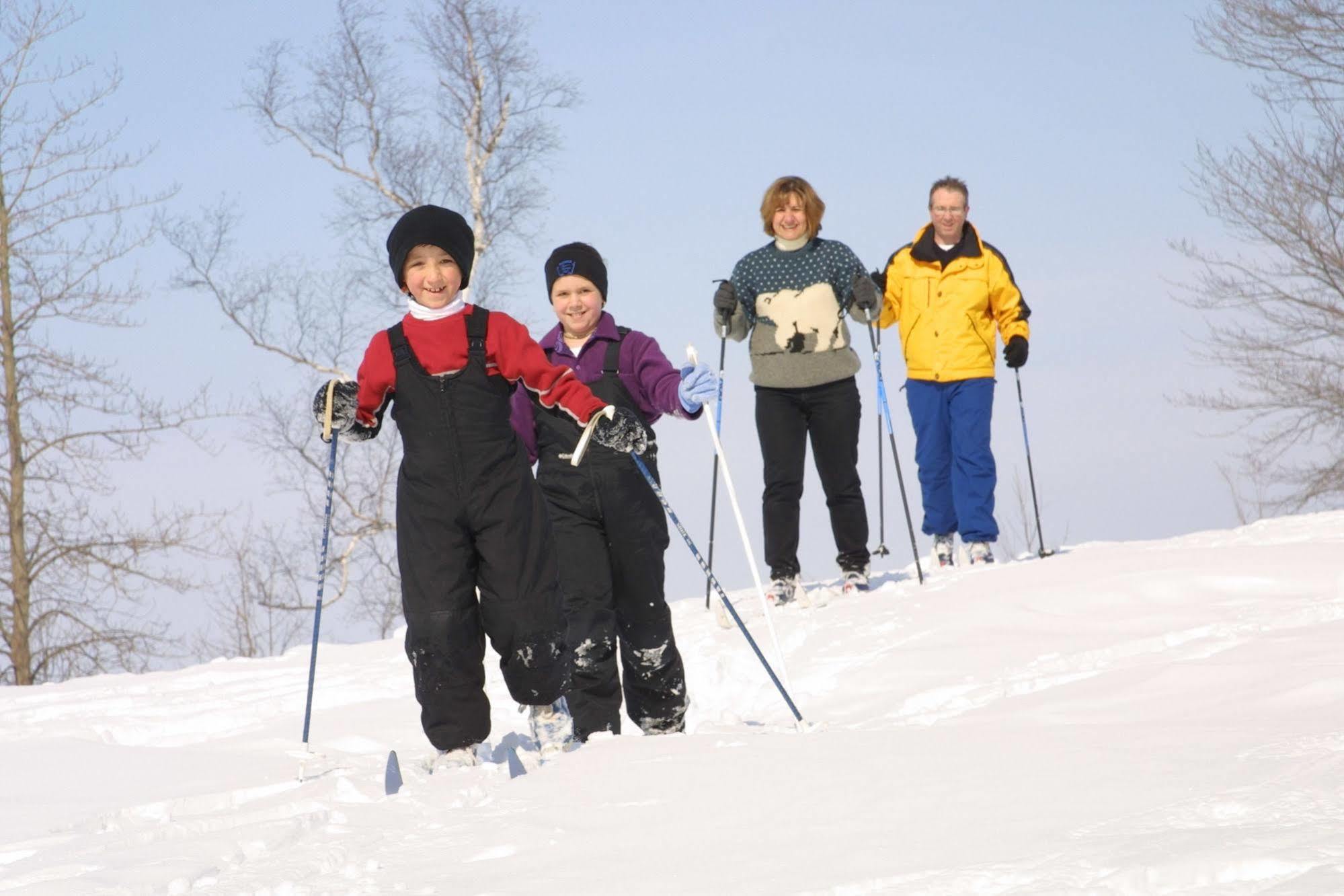 Fern Resort Orillia Esterno foto