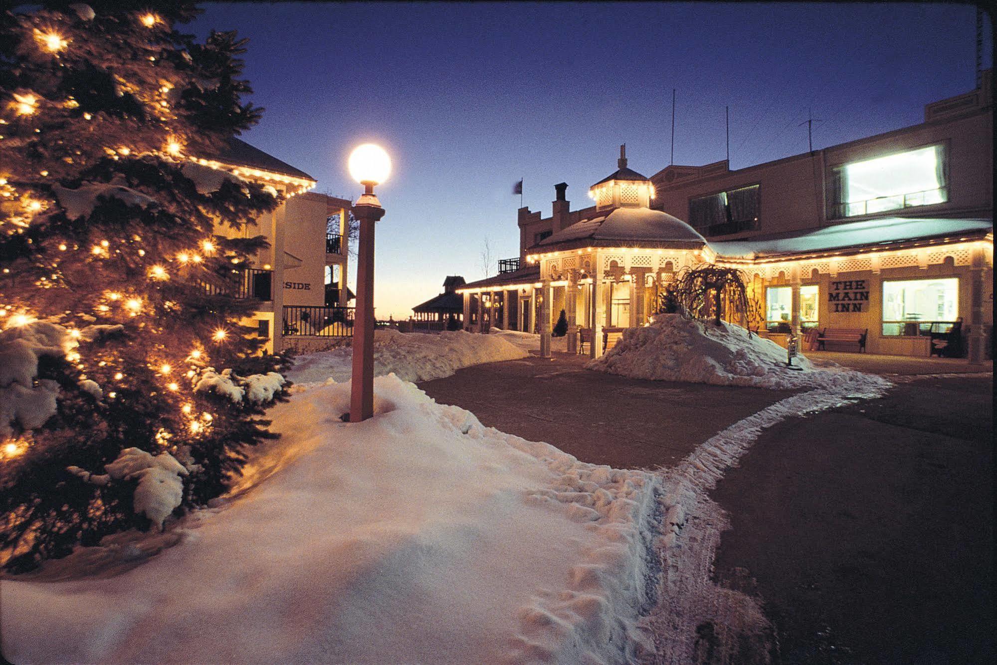 Fern Resort Orillia Esterno foto